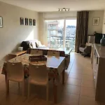 Appt Pablo Met Prive-garage, Vlakbij Zee, In Koksijde-bad Lägenhet