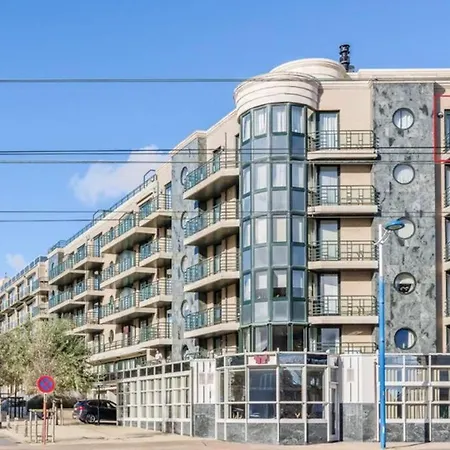 Appt Pablo Met Prive-garage, Vlakbij Zee, In Koksijde-bad *