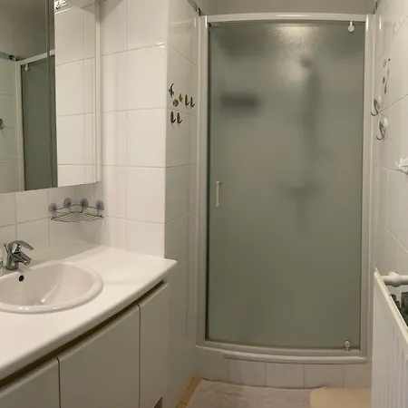 Appt Pablo Met Prive-garage, Vlakbij Zee, In Koksijde-bad Коксейде