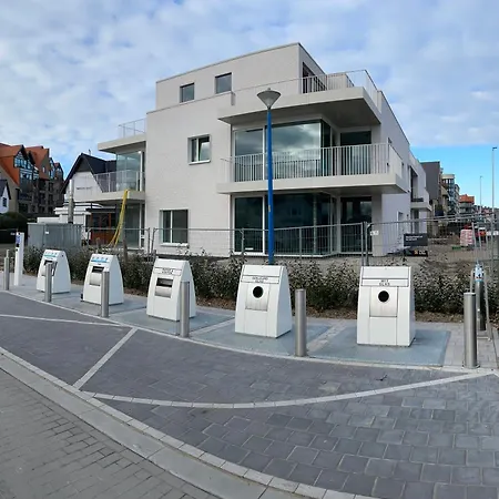 Appt Pablo Met Prive-garage, Vlakbij Zee, In Koksijde-bad * Коксейде