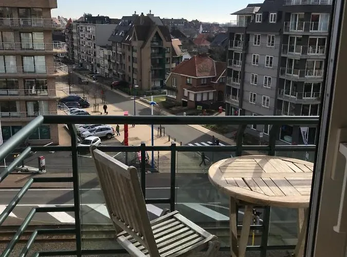 Appt Pablo Met Prive-garage, Vlakbij Zee, In Koksijde-bad