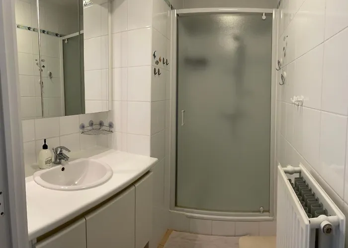 Appt Pablo Met Prive-garage, Vlakbij Zee, In Koksijde-bad 코크시데