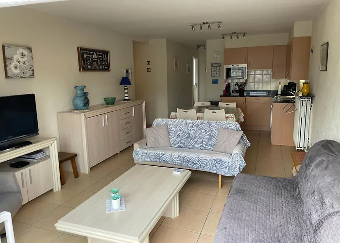 Appt Pablo Met Prive-garage, Vlakbij Zee, In Koksijde-bad 코크시데