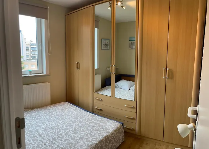 아파트 Appt Pablo Met Prive-garage, Vlakbij Zee, In Koksijde-bad 코크시데